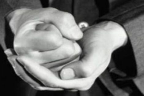 Öğrenci velisi ,Öğretmeni darp edip hastanelik etti.