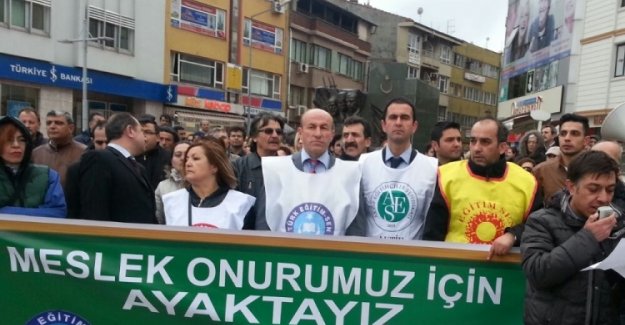 Yalova Valisini Öğretmenlik Onurunu Hiçe Saydığı İçin Kınıyoruz