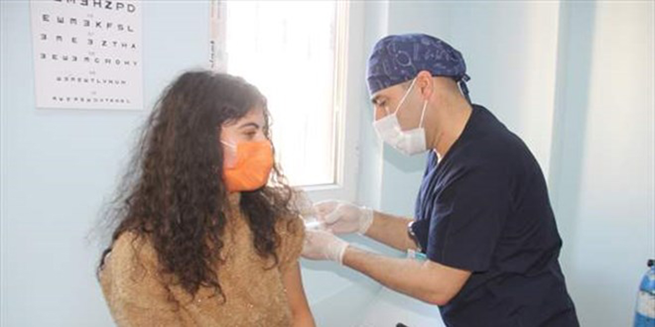 Hakkari'de Köy Öğretmenleri Aşılanıyor
