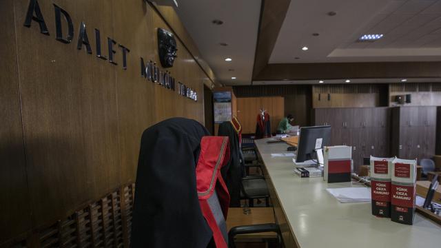 18 yaşındaki tıp öğrencisinden zengin iş adamı babasına dava