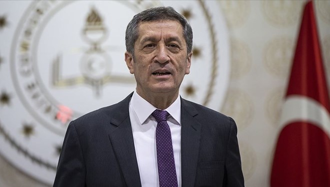 Bakan Selçuk'tan öğrencilere: Enstrüman çalmayı öğrenin