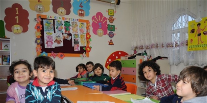 Kısıtlamadan muaf ailelerin çocuklarına kreşler açık olacak