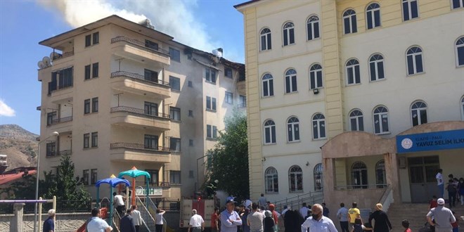 Binada yangın çıktı, ilkokul tahliye edildi