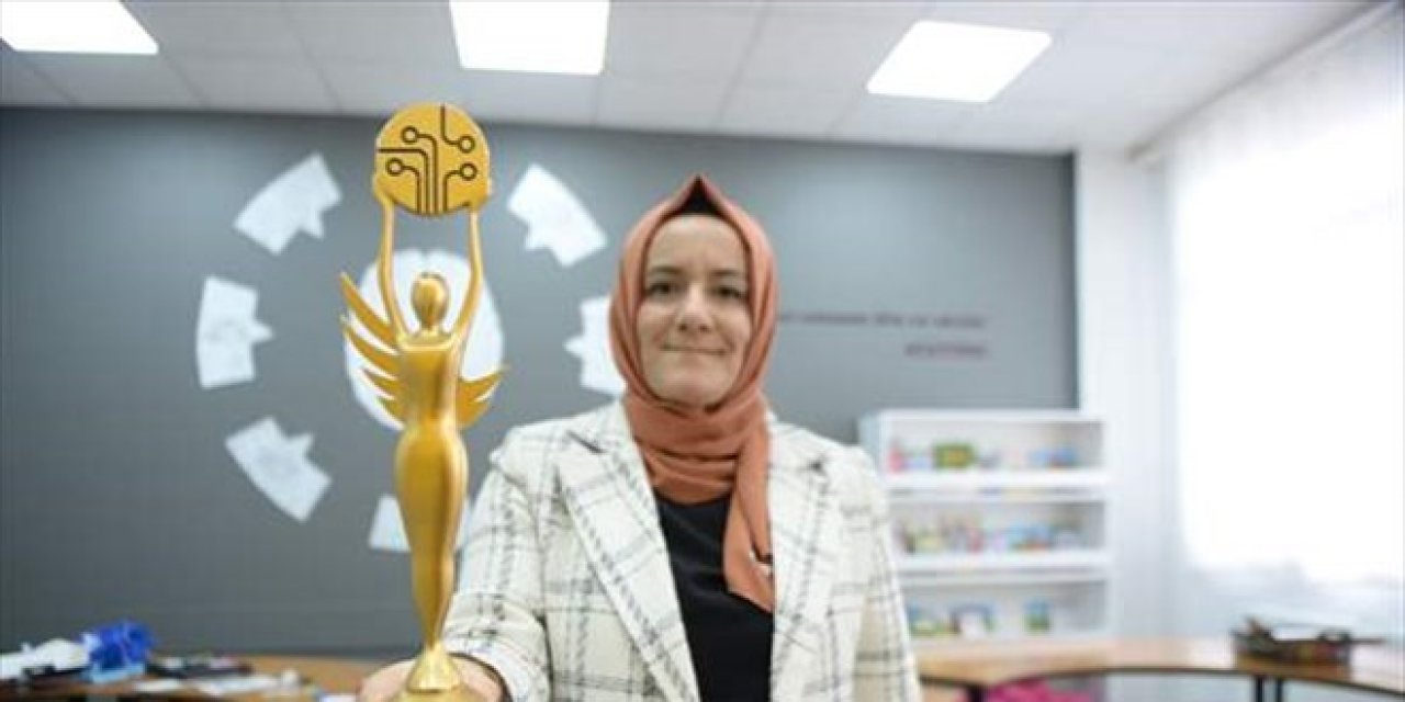 Öğretmen  Microsoft tarafından "Yılın En Başarılı Kadın Eğitimcisi" seçildi