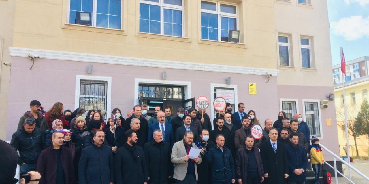 Öğretmen, veli tarafından sözlü ve fiziksel saldırıya uğradı.