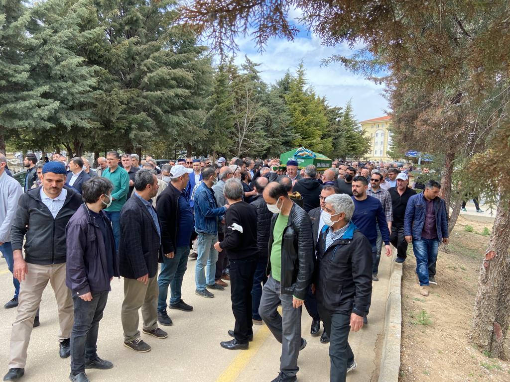 Okul bahçesinde fenalaşan  öğretmen hayatını kaybetti