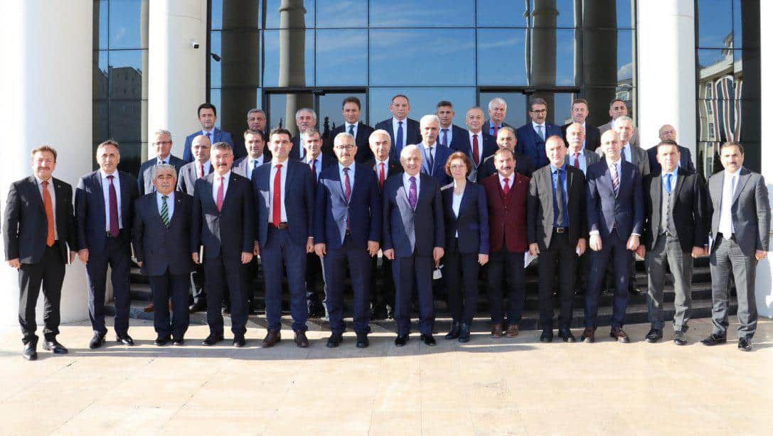 İl milli eğitim müdürü Personel Genel Müdürü Fehmi Rasim Çelik'i protesto mu etti?