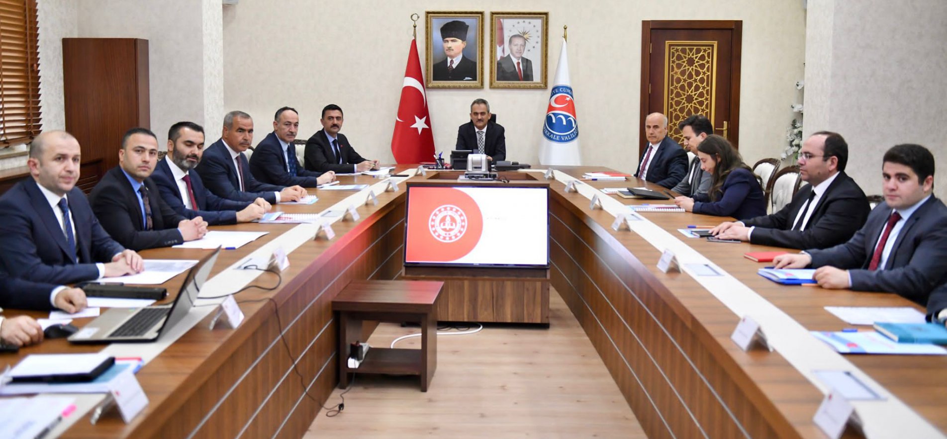 AK Parti Milletvekili  MEB Bakanı Özer'e Tepkisini Bakanın Programına Katılmayarak Mı Gösterdi?