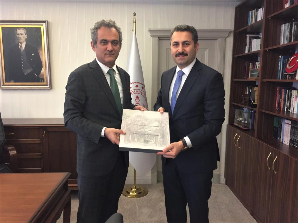 Bakan Mahmut ÖZER ,Müdür Yardımcısını Belediye Başkanı ile tartıştığı için mi görevden aldı?