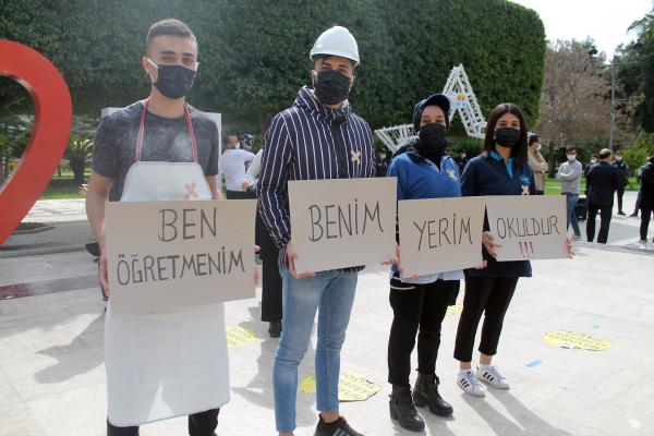 Atama bekleyen öğretmenler aylardır belirsizlik içerisinde bekliyor.