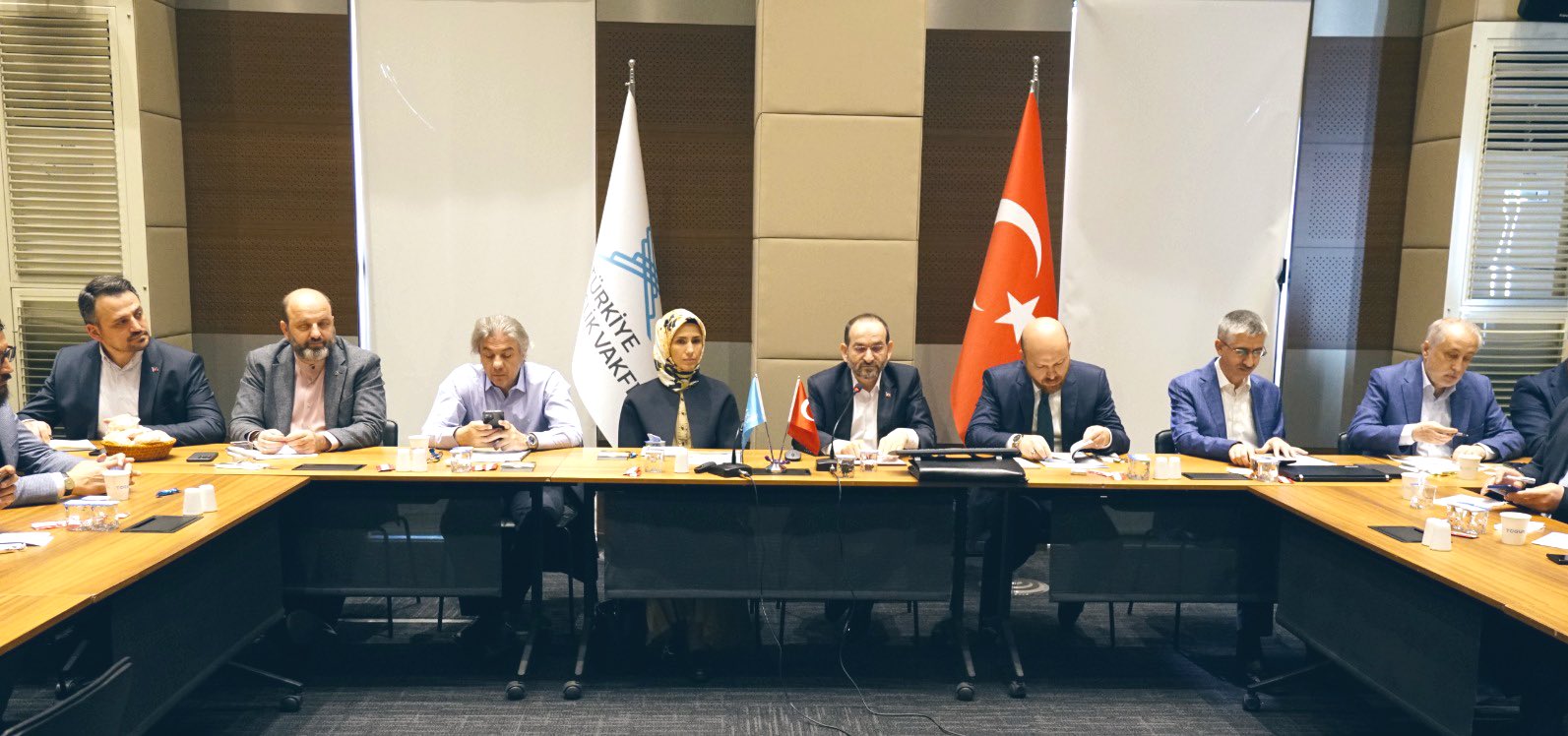 Bilal Erdoğan Ve Bakan Yardımcısı Nazif Yılmaz'ın katıldığı toplantıda Bakan Mahmut ÖZER Şikayet Mi Edildi.