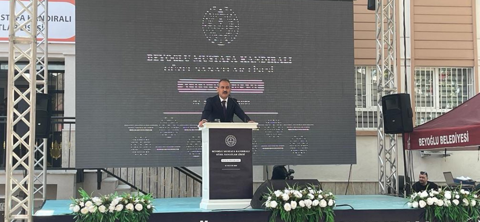 Bakan Özer Öğretmenlerin Yaz Semineri Konusunda Açıklama Yaptı.