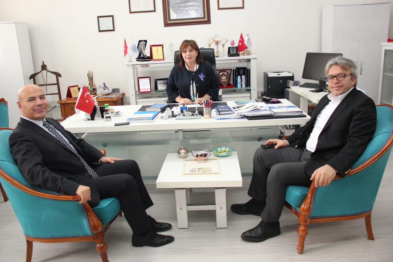 MEB Eski Bakanı Ziya Selçuk'un Danışmanı Adem Çilek'ten Bakan Mahmut ÖZER'e eleştiri.