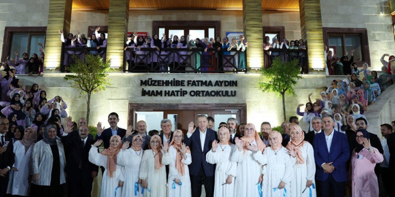 Cumhurbaşkanın katıldığı Okul Açma Törenine MEB Bakanı Özer Neden Katılmadı?