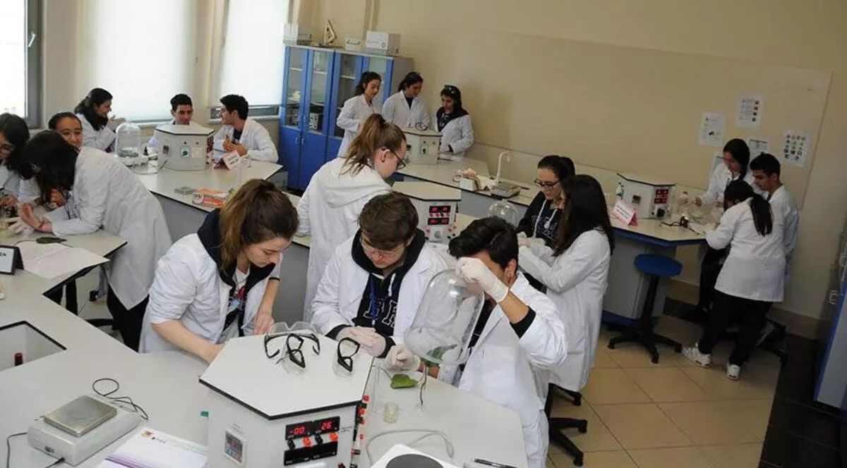 TÜBİTAK Fen Lisesinde öğrenci var, öğretmen yok!