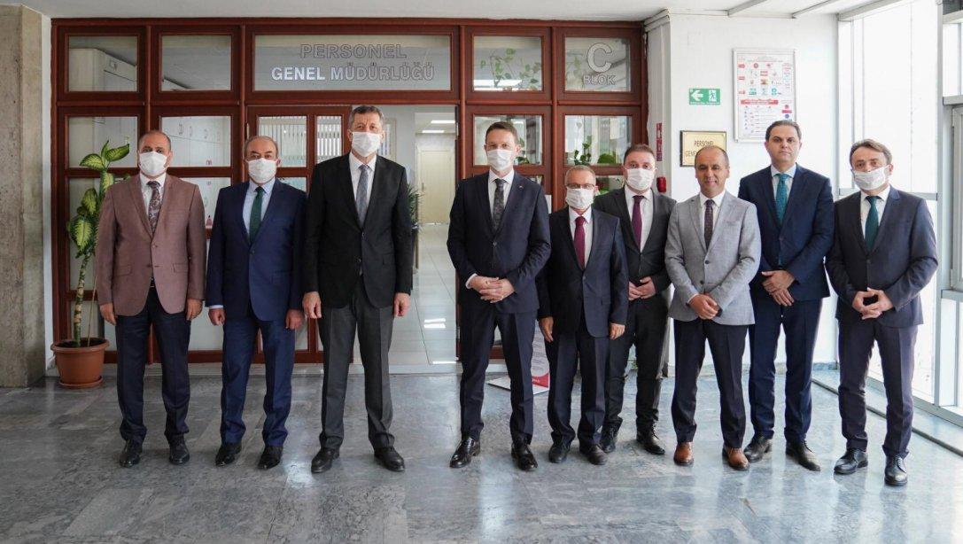 Bakan Ziya Selçuk'un Prensiydi Bakan Özer'in de vazgeçemedi Genel Müdür