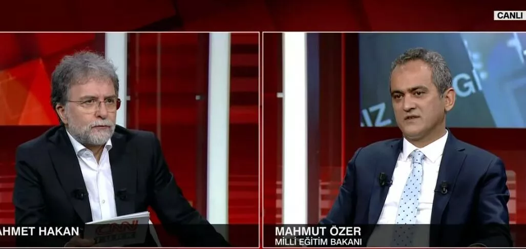 Ahmet Hakan :Bakan Mahmut Özer  sınavın rencide edici olarak görülmesine şiddetle itiraz ediyor.