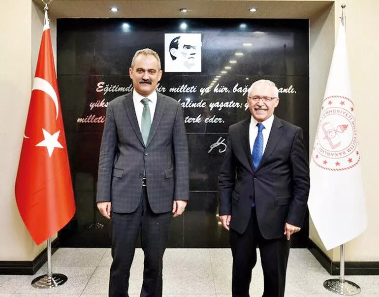 Bakan Mahmut Özer Abdulkadir Selvi'ye Konuştu:Sınavlar Yapılacak
