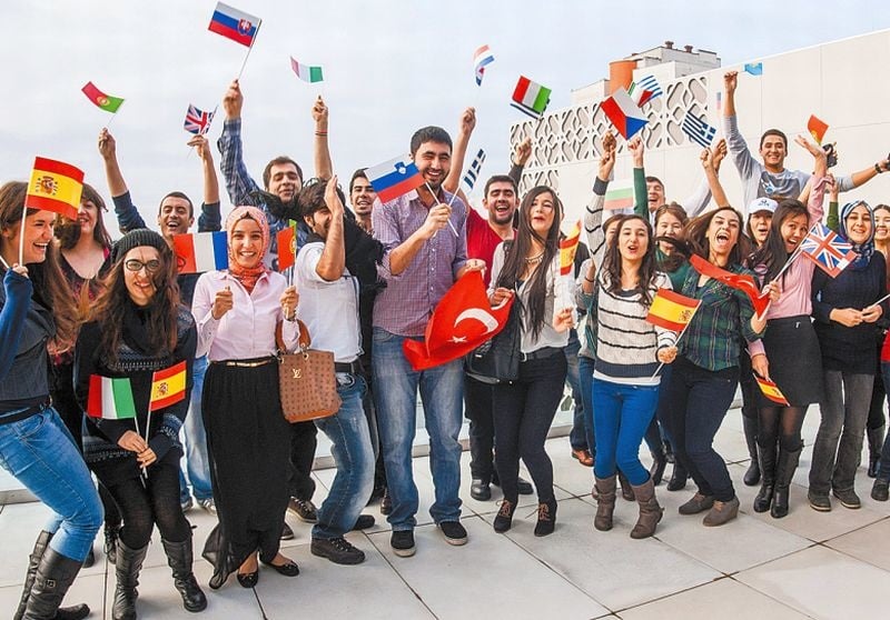 MEB 'uyardı': Erasmus'a giden öğrenciler iltica ediyor
