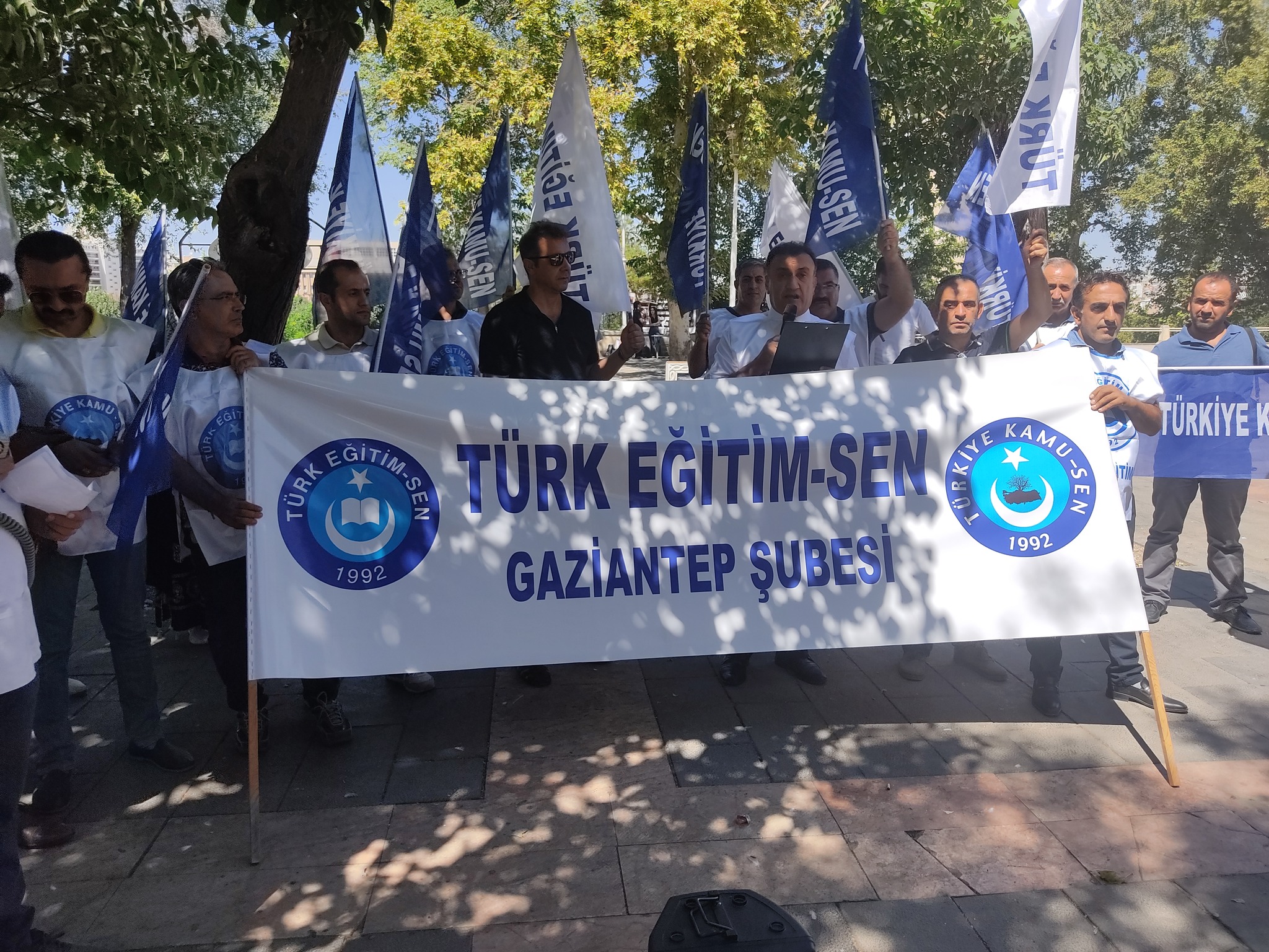 Halk Bankasıyla 4 yıllık yapılan maaş promosyon anlaşmasını derhal feshetmeye davet ediyoruz!