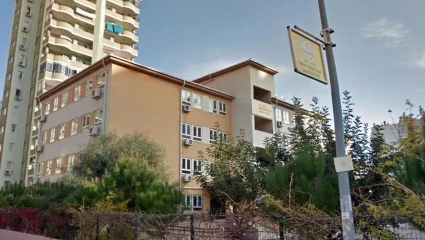 Öğrencilerin ders notlarında oynama yapılan okulda soruşturma