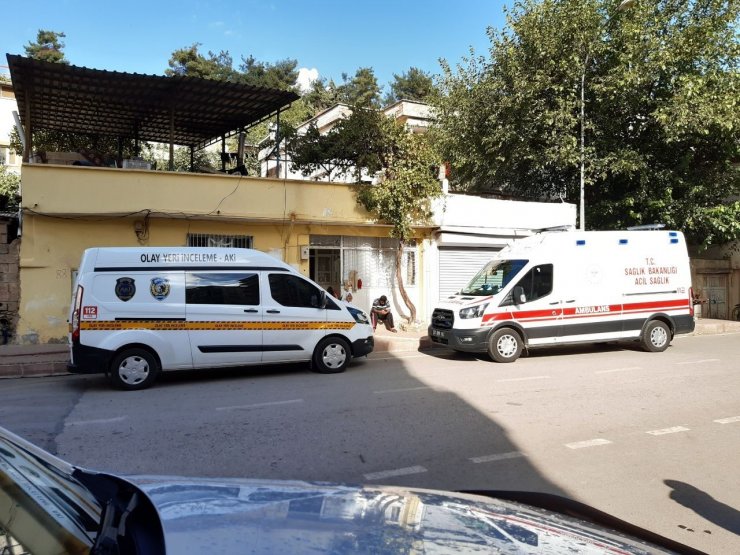 Öğretmen tartıştığı karısının kafasına doğrama tahtası vurarak öldürdü