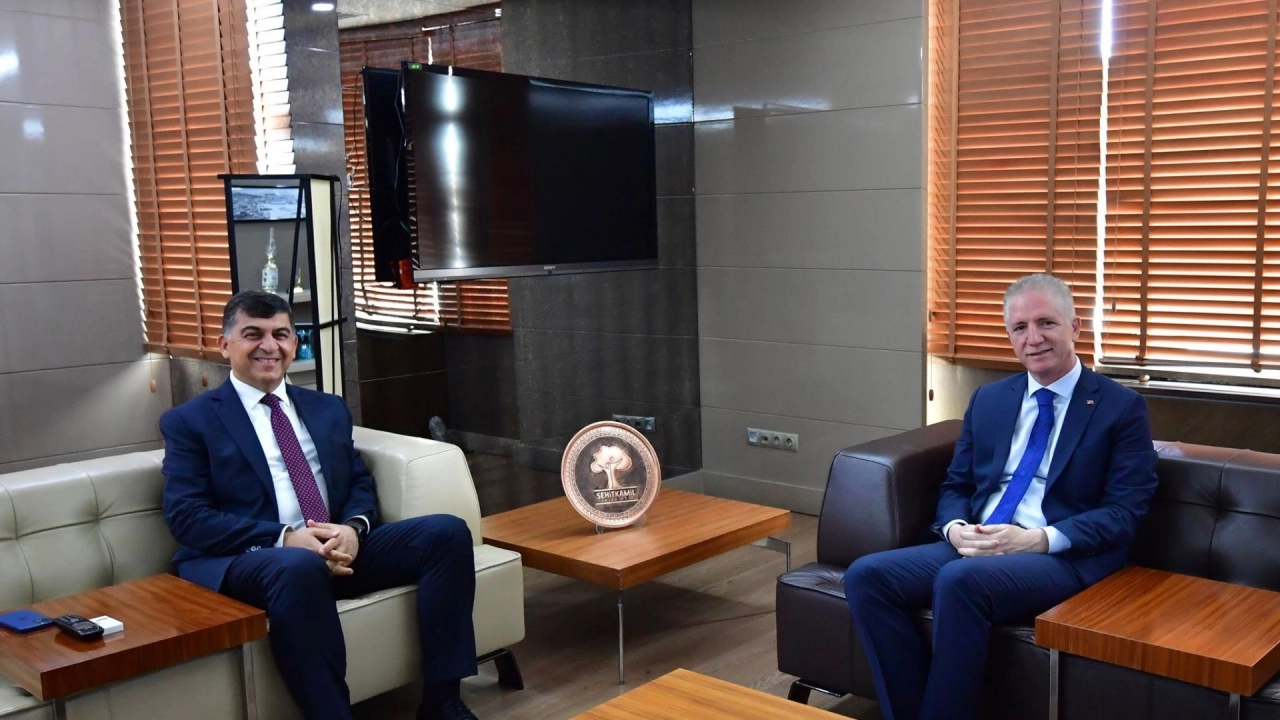 Öğretmenler belediyeden gelecek yardımı kabul etmeyip okul yapılmasını istedi