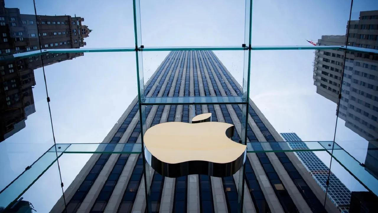 Apple CEO’su Tim Cook doktor ya da öğretmen olun dedi!