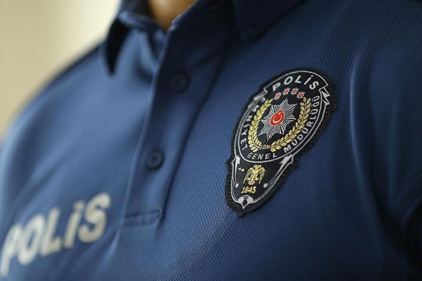 Polis memuru emniyet binasında intihar etti