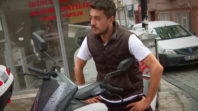 Engelli öğretmenin akülü aracını çaldılar