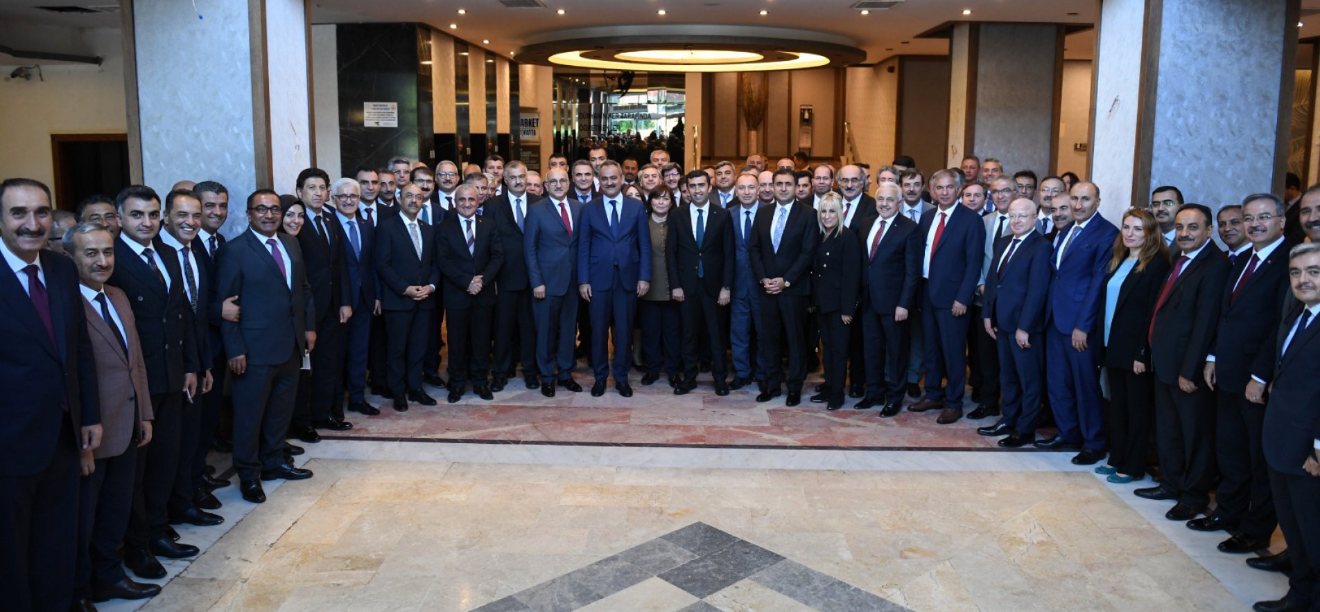 Bakan Mahmut Özer 81 İl Milli Eğitim Müdürü İle bir araya geldi.