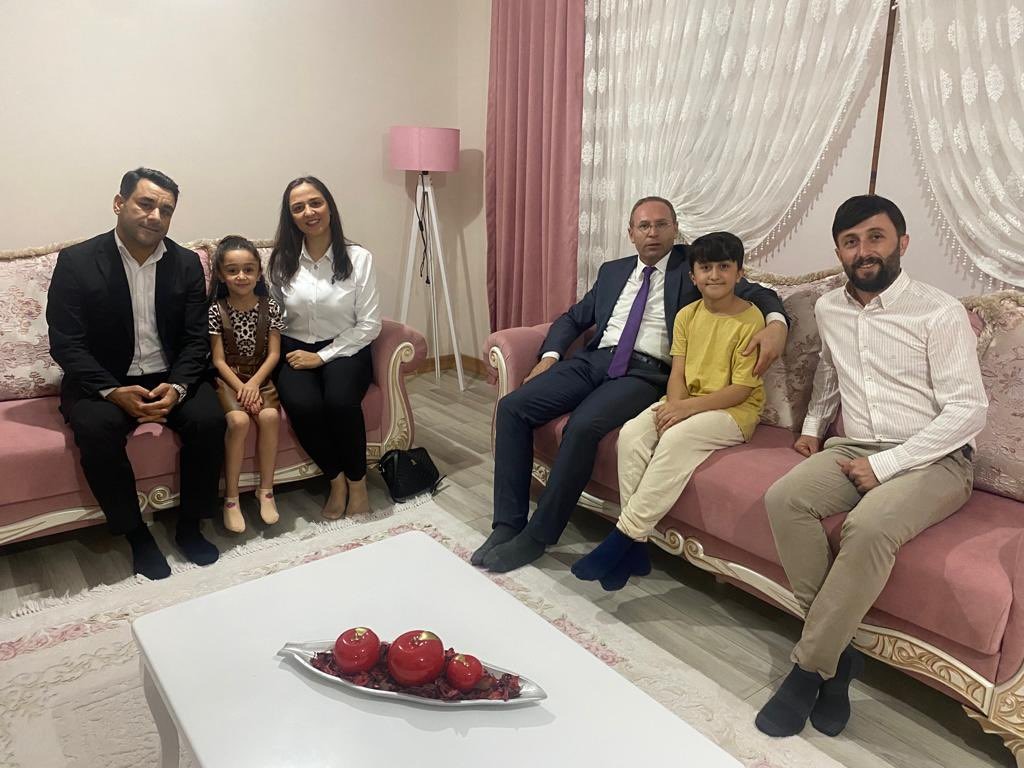 Şırnak İl Milli Eğitim Müdürlüğü bir gecede 9 bin 570 eve 'veli' ziyareti  gerçekleştirdi.