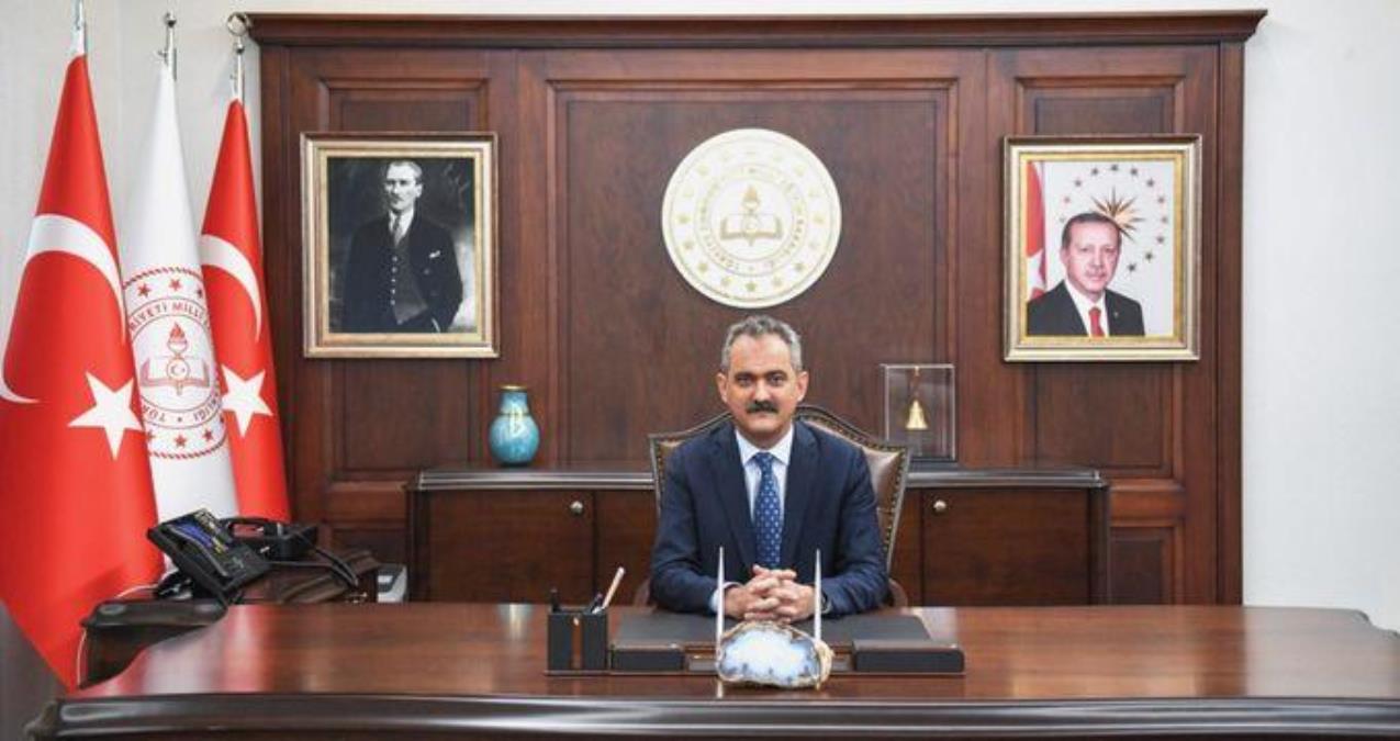 MEB'in İngilizce Sitesinde Bakan Mahmut Özer'im Özgeçmişi Neden Yok?