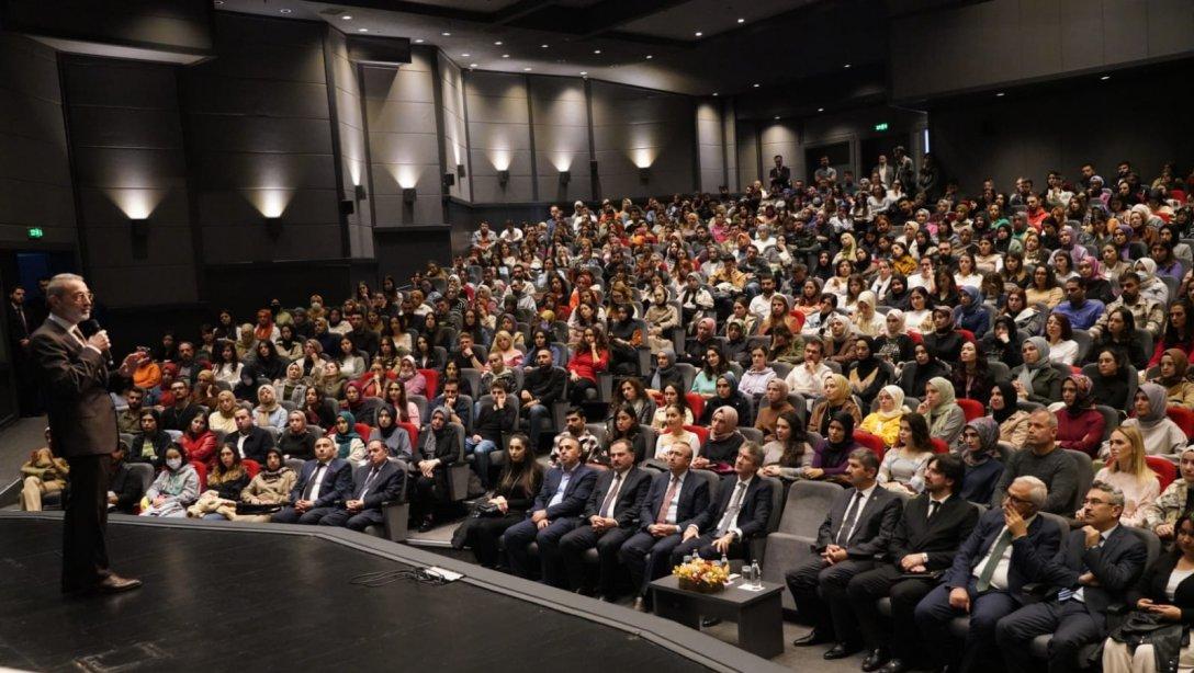 MEB Bakan Yardımcısı: Öğretmenlik bir akü gibidir.