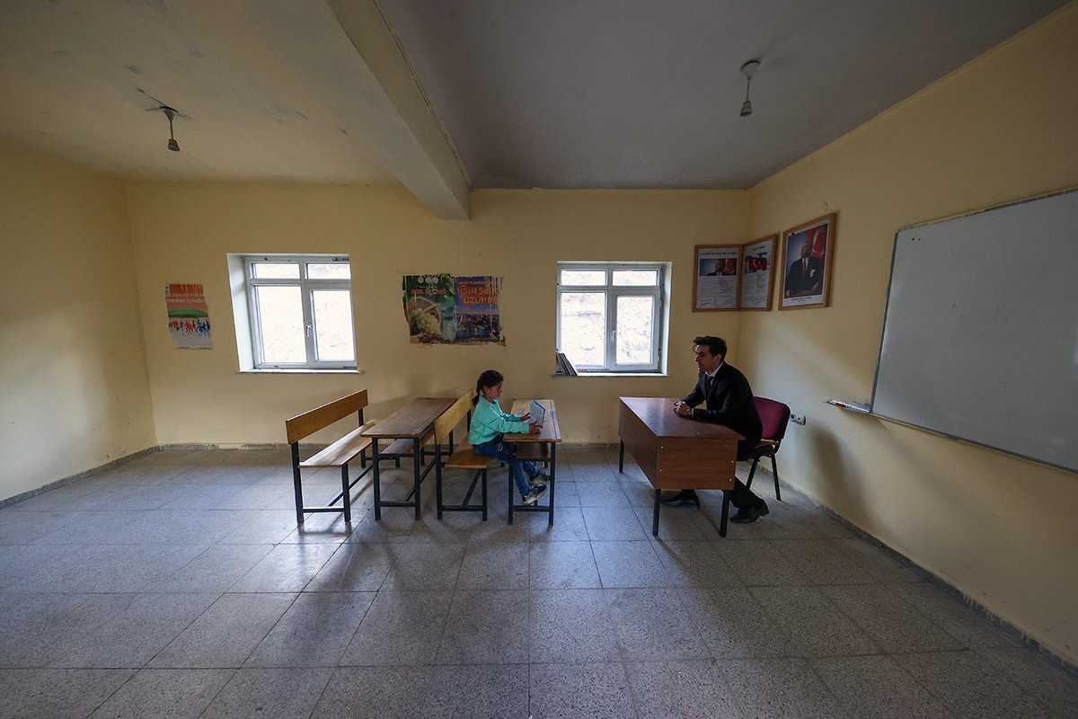 Mezradaki okulun kapısı tek öğrencisi 6 yaşındaki Zilan Patır için yeniden açıldı
