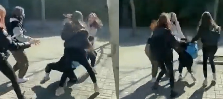 Kızların Dedikodu kavgası. Liseli kız grubu okul önünde saç başa tekme tokat kavga tutuştu.