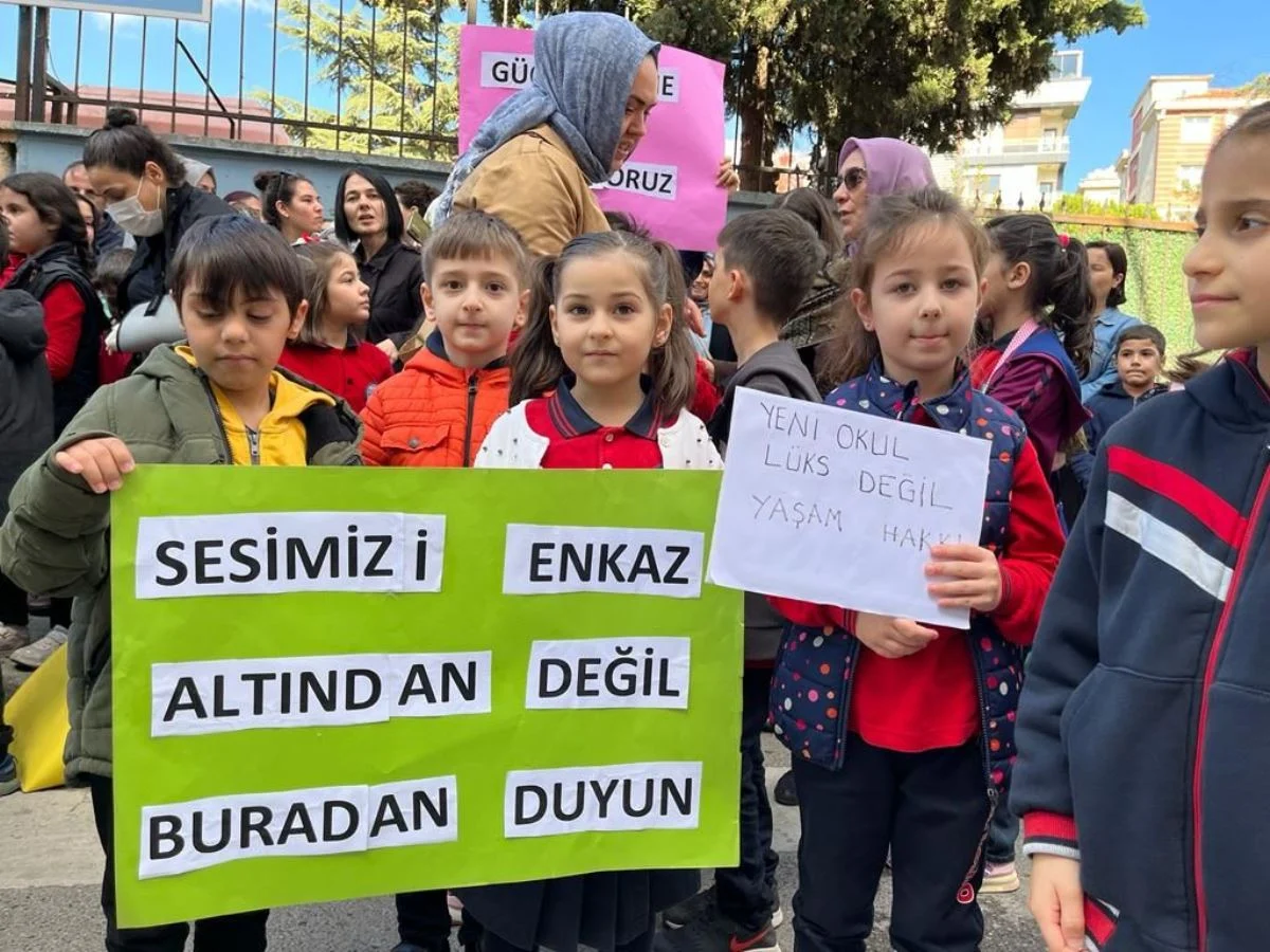 Veliler ve öğrenciler eylemde :Çürük raporlu okula güçlendirme yapılacak