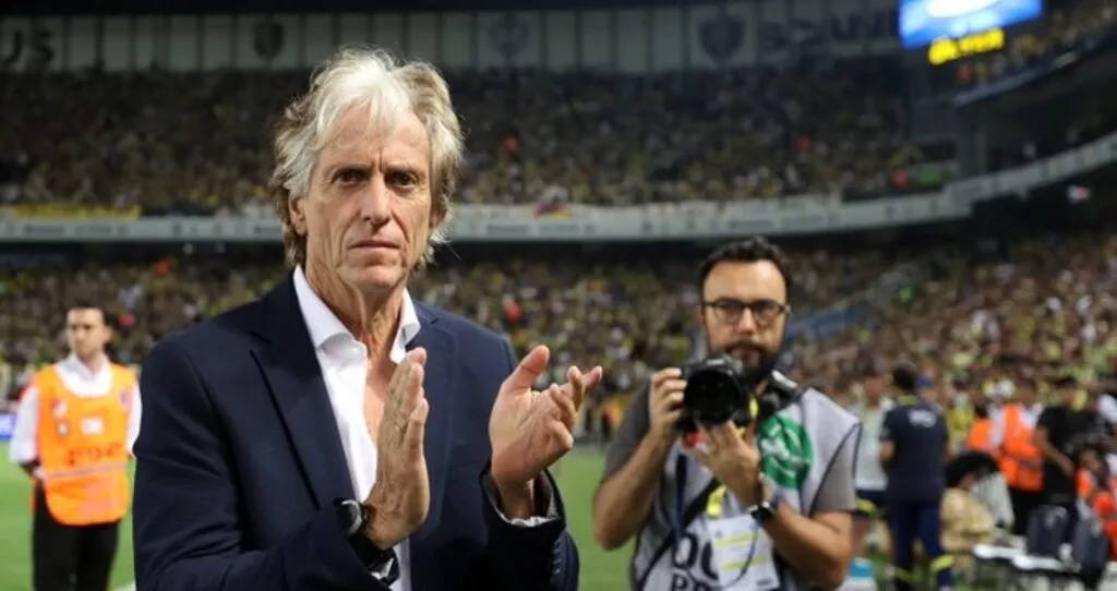 Öğrenci Sınavda İsim Kısmına 'Jorge Jesus'un torunu' kodladı.Veliye uyarı mesajı atıldı.