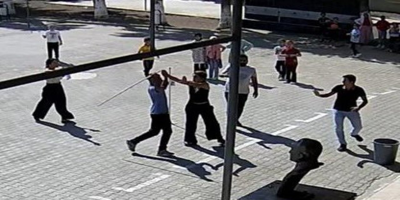 Öğrenci Velisi, 5 Öğretmeni Bu Şekilde Darp Etti.