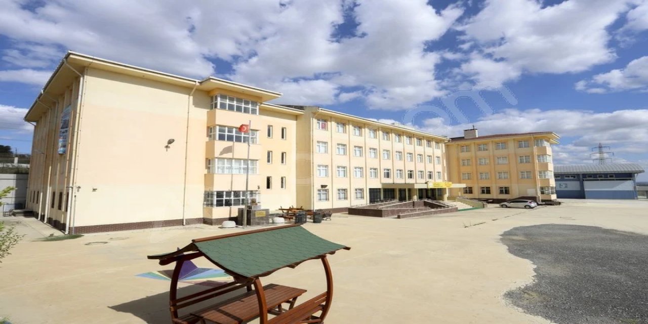 Kız İmam Hatip Lisesinde bir öğretmenin, çok sayıda kız öğrenciyi taciz ettiği taciz iddiası.