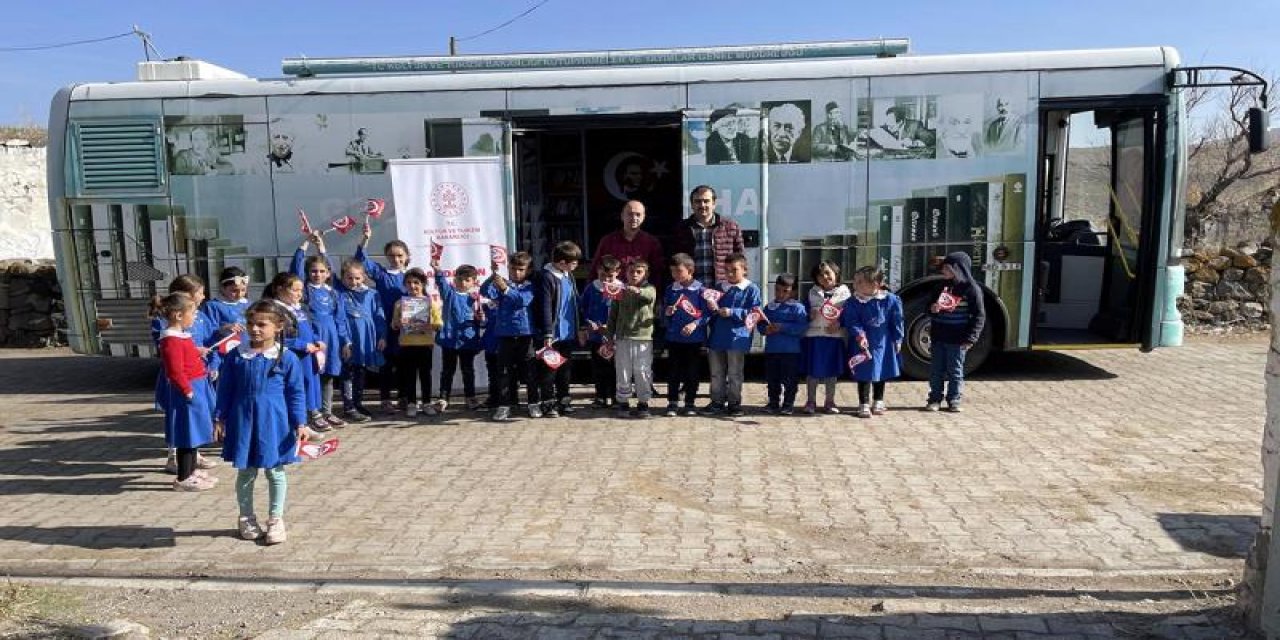 Gezici Kütüphane Otobüsü Kırsalda Faaliyetlerine Devam Ediyor!