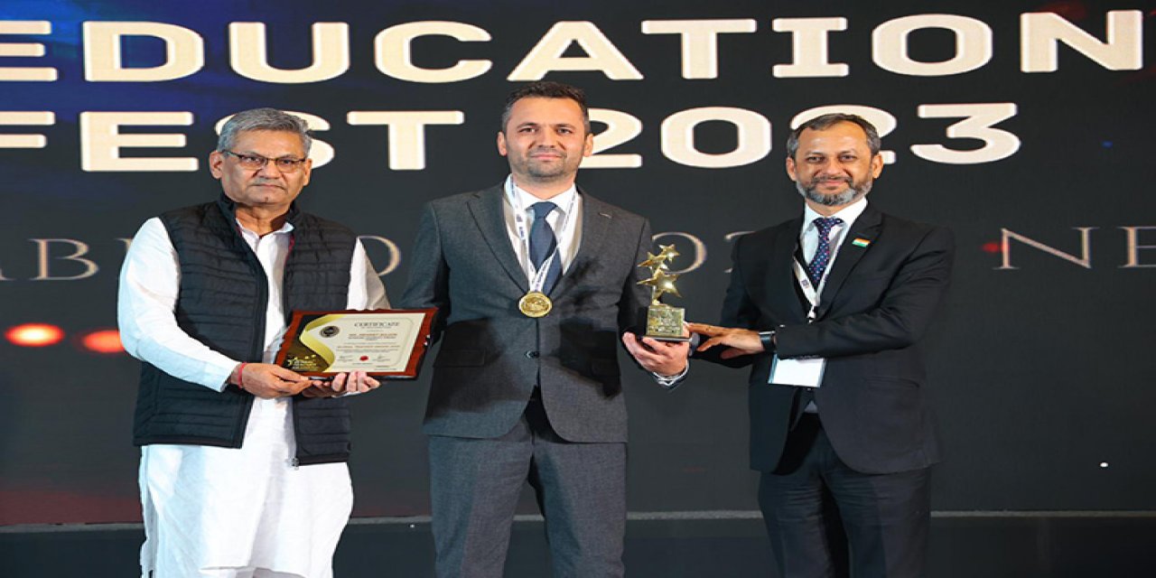 Eğitimin Nobel'i , Küresel Öğretmen Ödülü'nün sahibi Mehmet Öğretmen oldu.