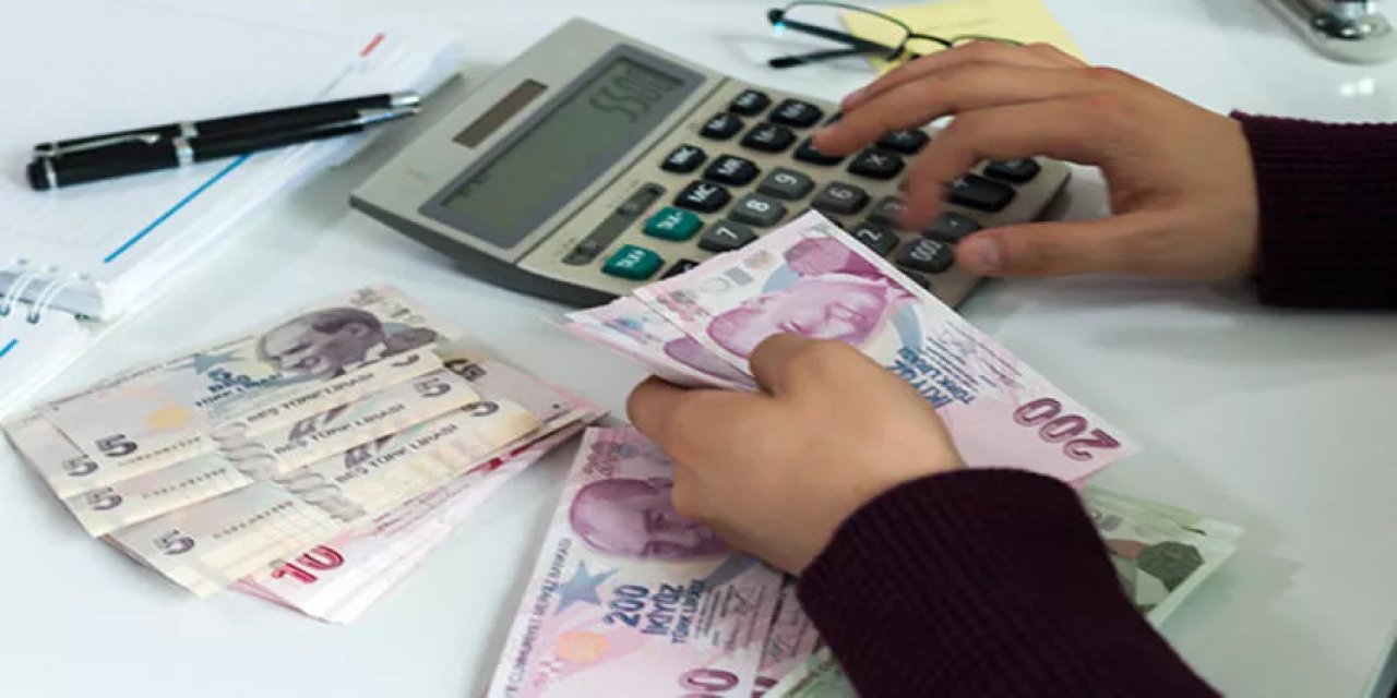 Ünlü ekonomist Memur, emekli ve asgari ücrete gelebilecek zamlar hakkında konuştu