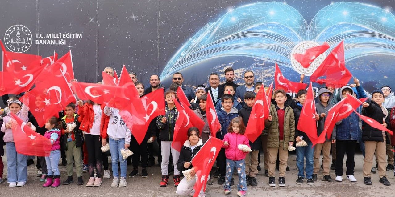 Gezici Eğitim Tırı Türkiye Turunda Öğrenci, Öğretmen ve Velilerle Buluşuyor!