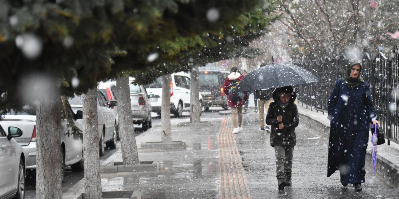 Meteorolojiden önemli bir uyarı geldi. Sıcaklık eksi dereceye kadar düşecek ve lapa lapa kar yağacak. “Peki ne zaman?”