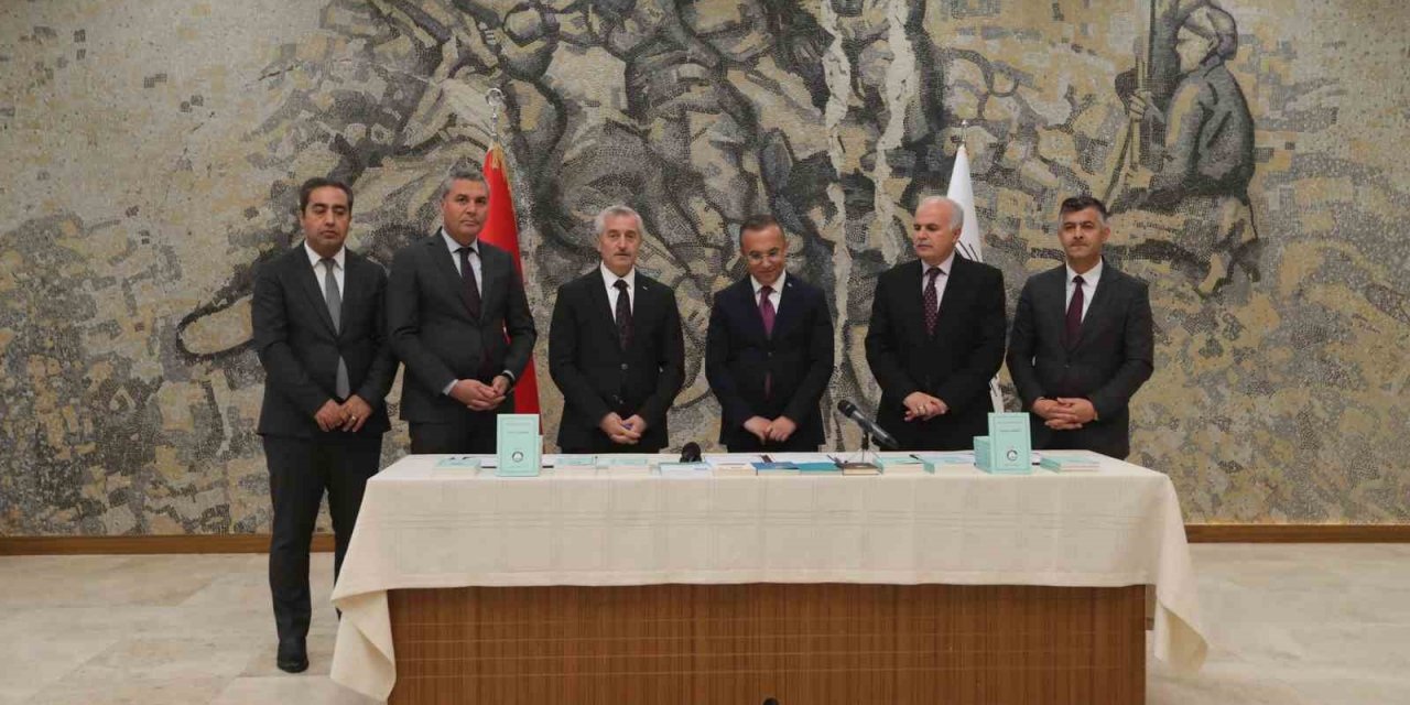 Belediye'den Öğrencilere Umre Ödüllü Kitap Okuma Yarışması