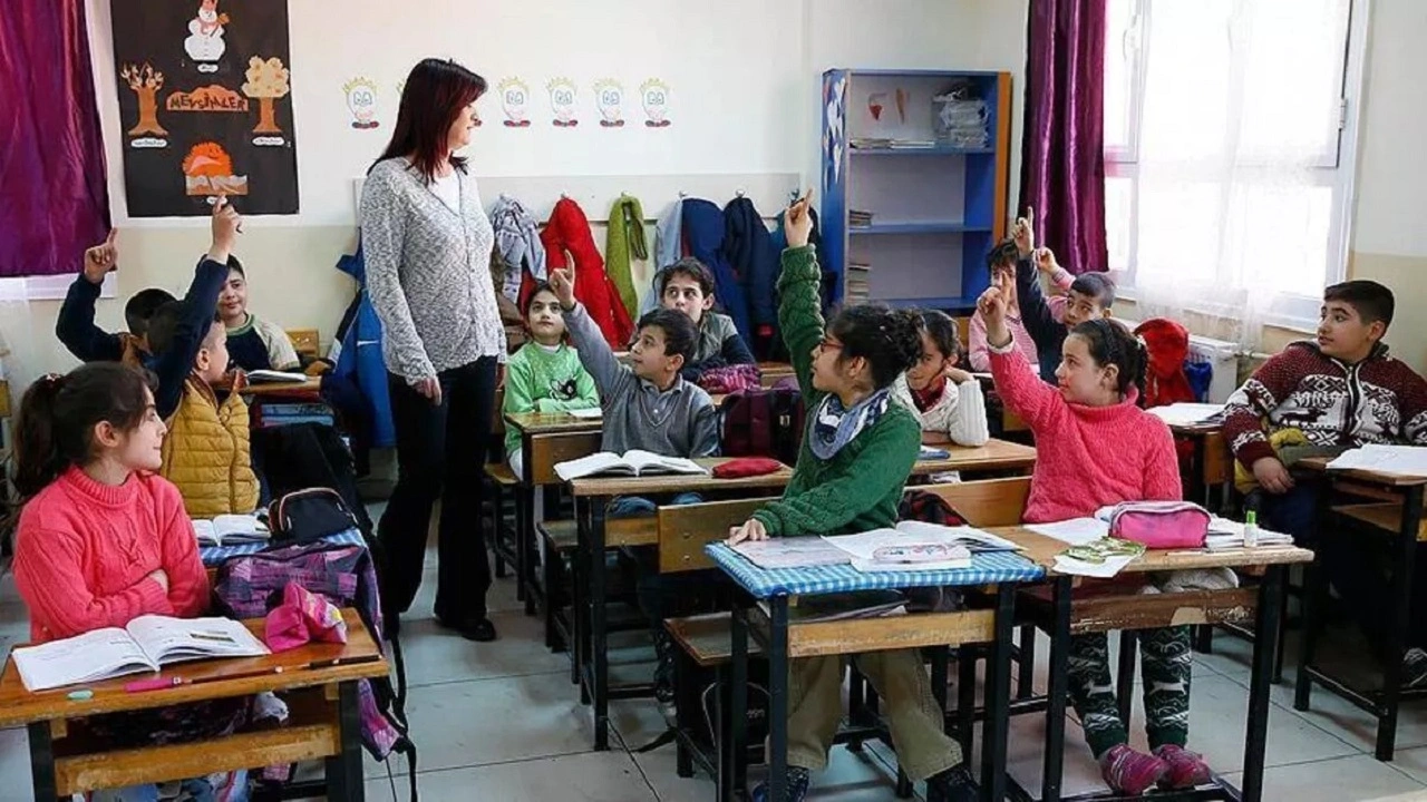 Sınıf annesi uygulamasına son verildi! Milli eğitim bakanlığı yeni talimat vererek uygulamayı kaldırdı!