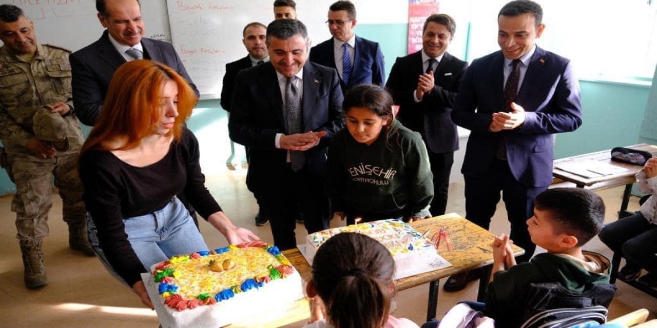 Vali, annesi vefat eden öğrenciye sürpriz doğum günü ziyaretinde bulundu