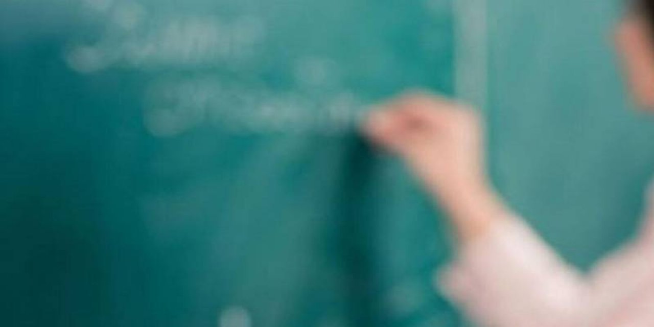 Lise Öğretmeni, öğrencilerine verdiği ödev dolayısıyla görevden alındı