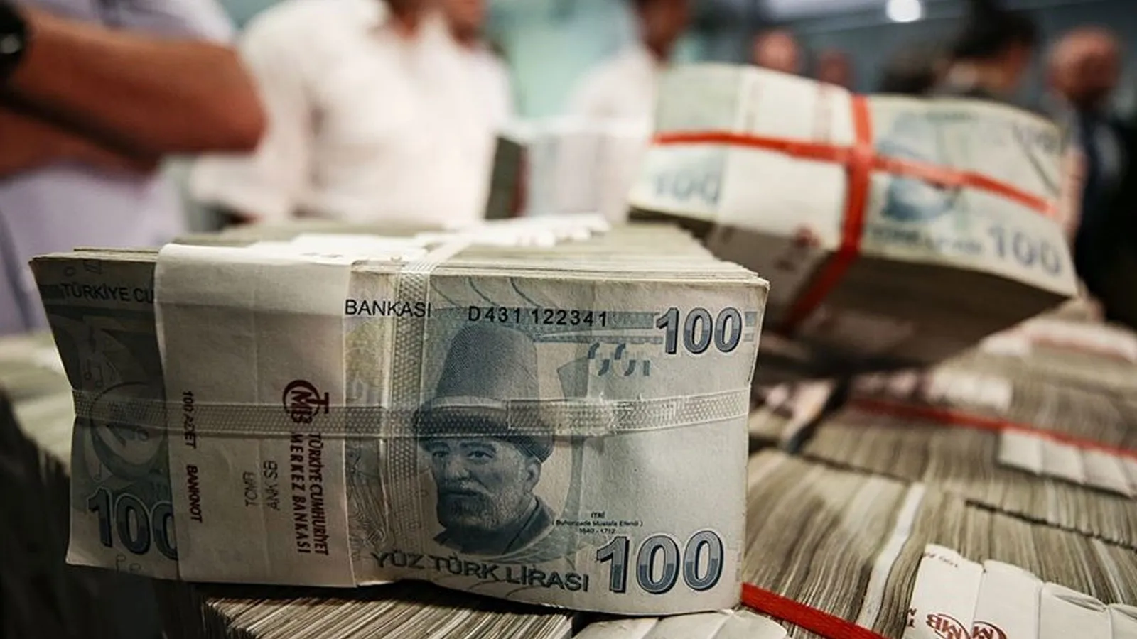 TCMB’nin kararı sonrası ünlü ekonomistler sosyal medyadan bazı değerlendirmelerde bulundular! İşte detaylar…